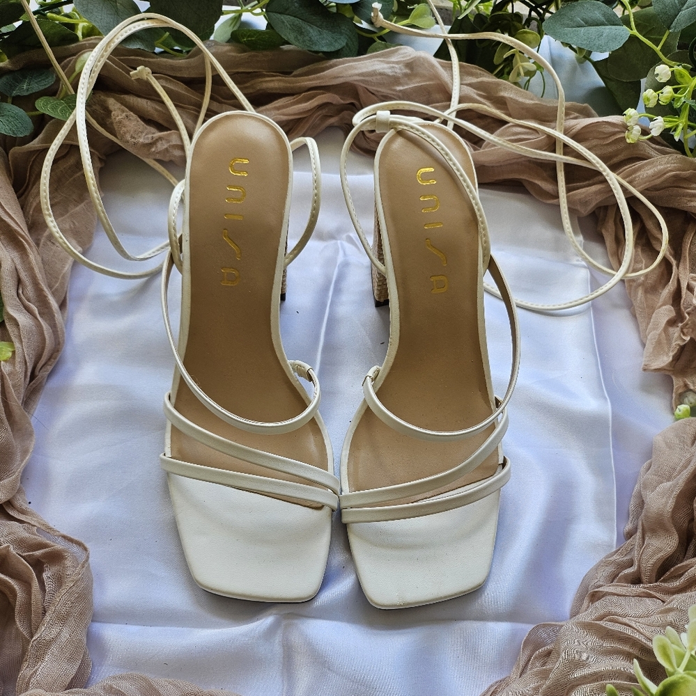 Unisa size 9 women's cream/white lace up heels